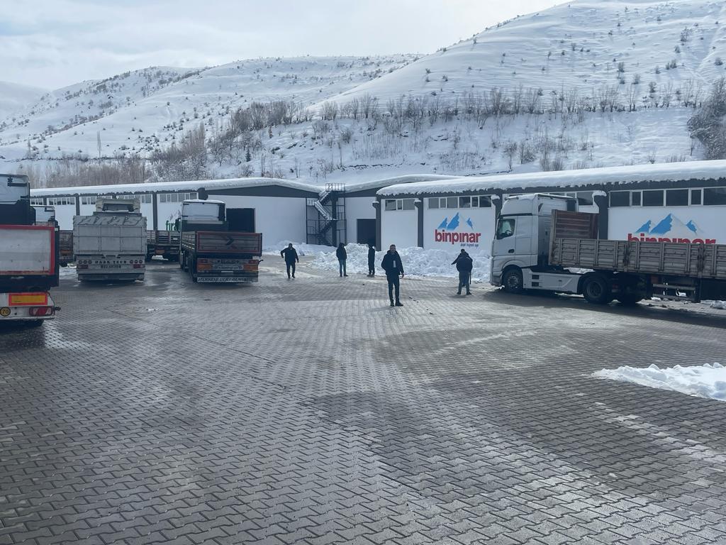 Bingöl'den deprem bölgesine 100 tır içme suyu gönderildi